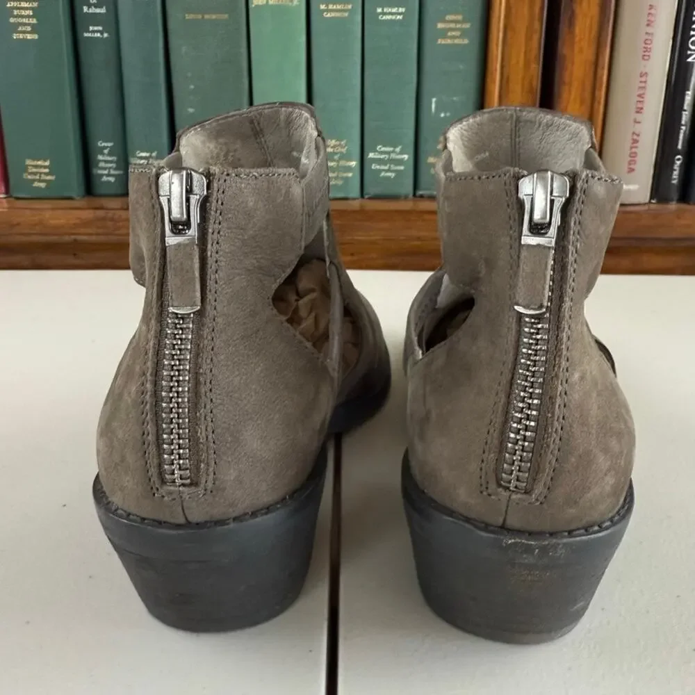 Eileen Fisher Taupe Vanda Pebble Leather Zip Back Pointed Bootie Sz 7 MSRP $240
